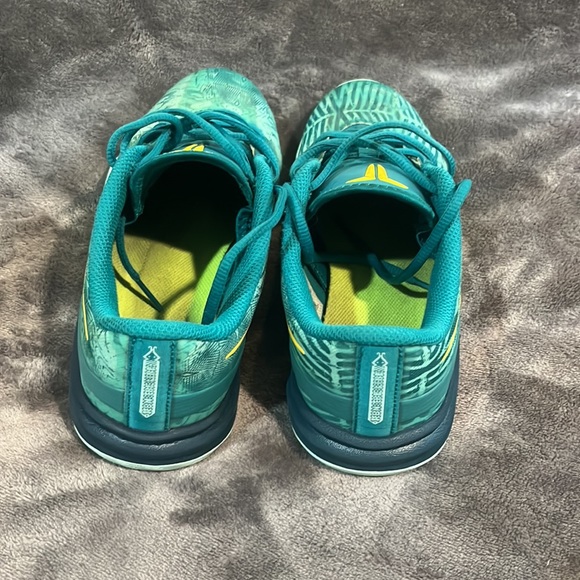 Nike Kobe Mentality GS Sz 6  Green Yellow GUC - Picture 4 of 6